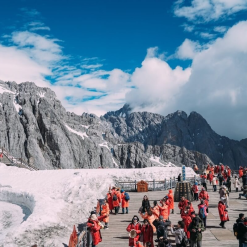 chinh phục núi tuyết ngọc long